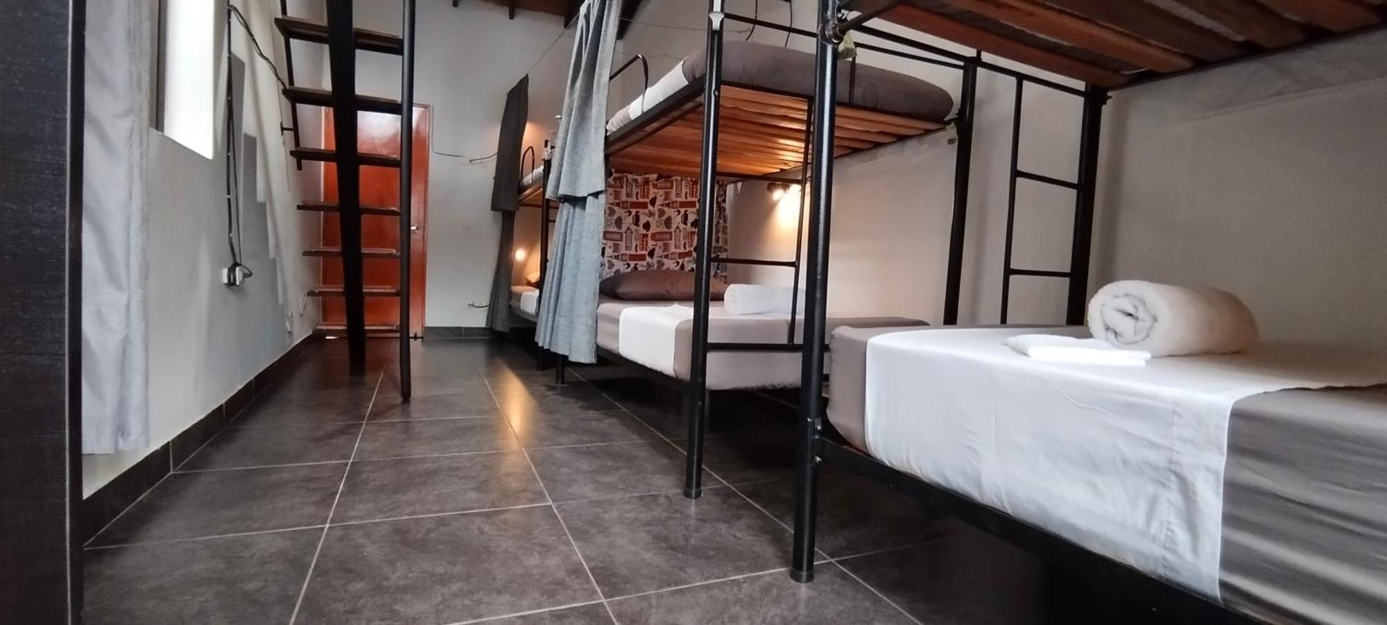 Hostel Metro Floresta Alojamiento Medellín Exteriér fotografie