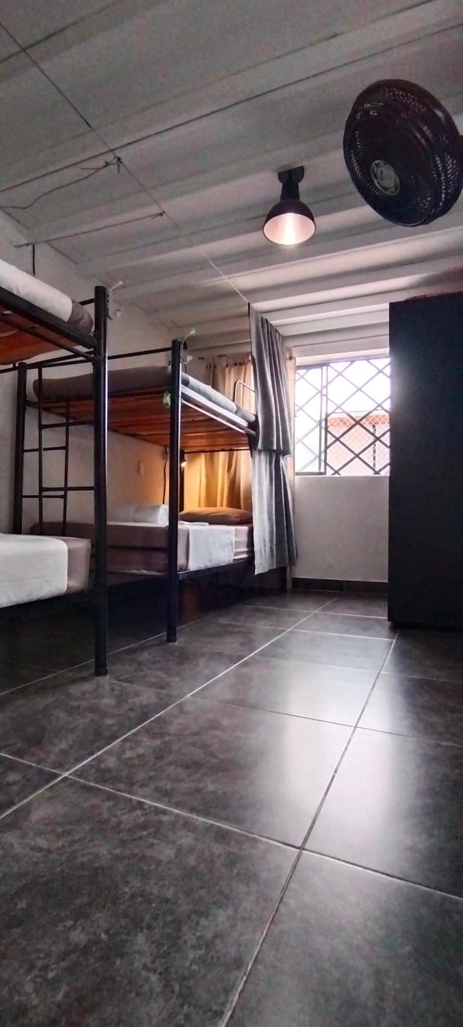 Hostel Metro Floresta Alojamiento Medellín Exteriér fotografie